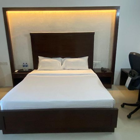 Bngv Mystic Premier Hotel Бангалор Номер фото
