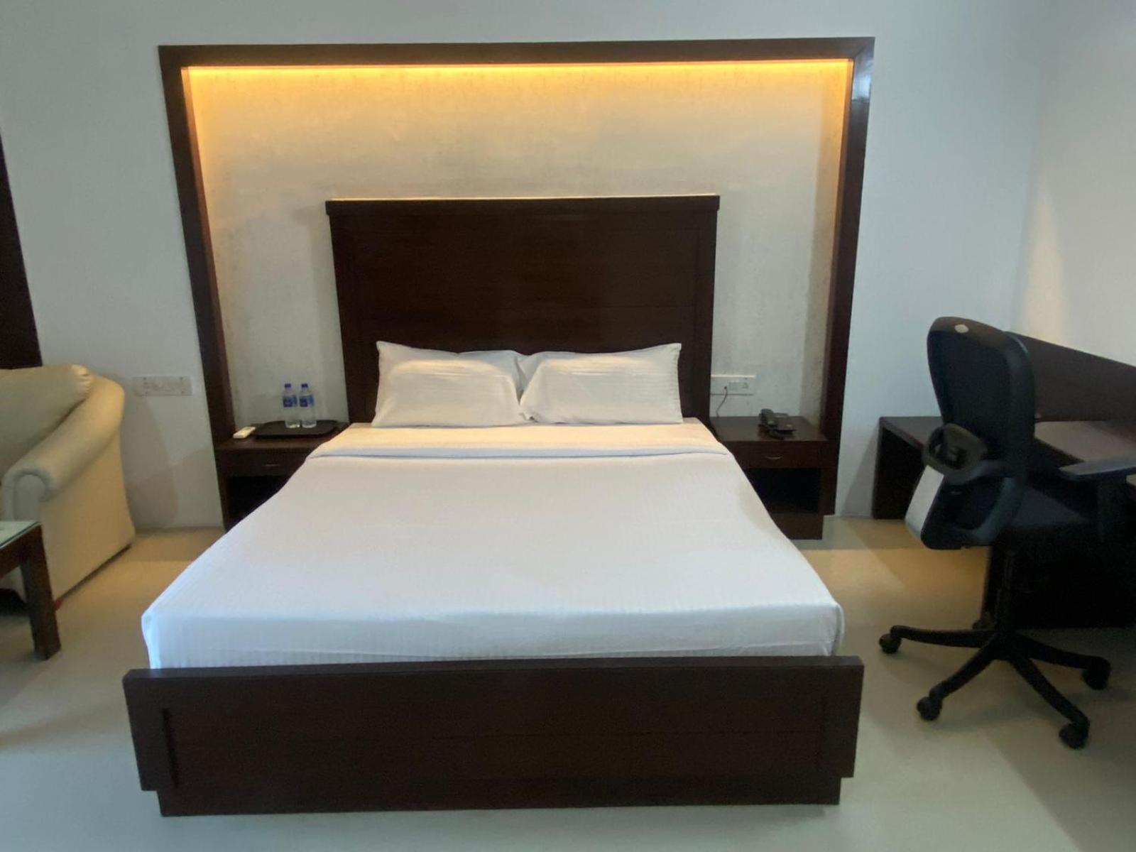 Bngv Mystic Premier Hotel Бангалор Номер фото